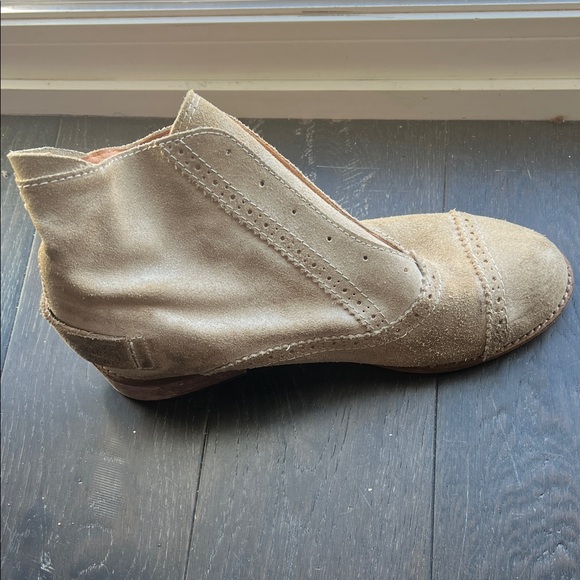 JOE’S Size 8 Taupe Ankle Booties - Picture 2 of 4